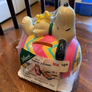 Plastic Snoopy Easter bank